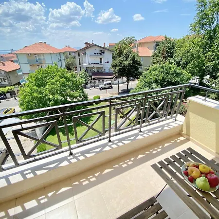 Central Seaview For 4 Guests Апартаменты *