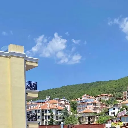 Central Seaview For 4 Guests *