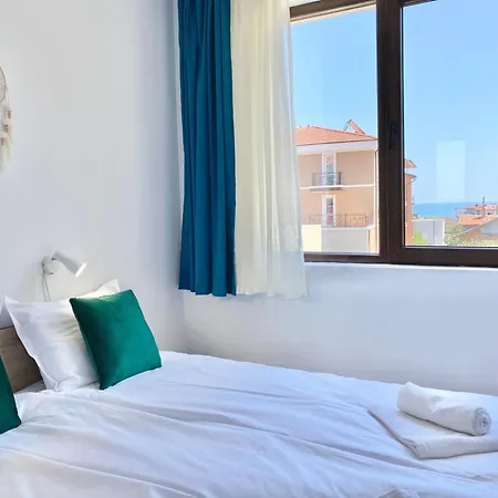Апартаменты Central Seaview For 4 Guests