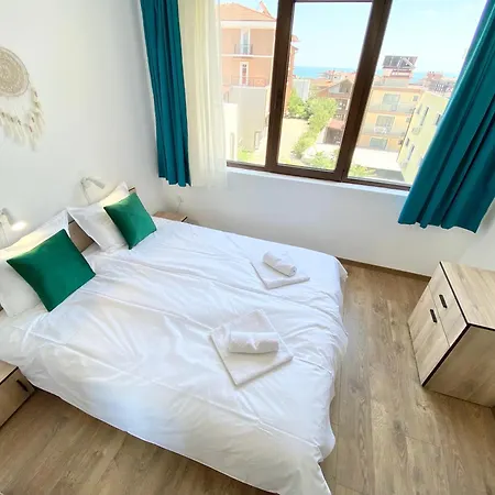 Central Seaview For 4 Guests Апартаменты *