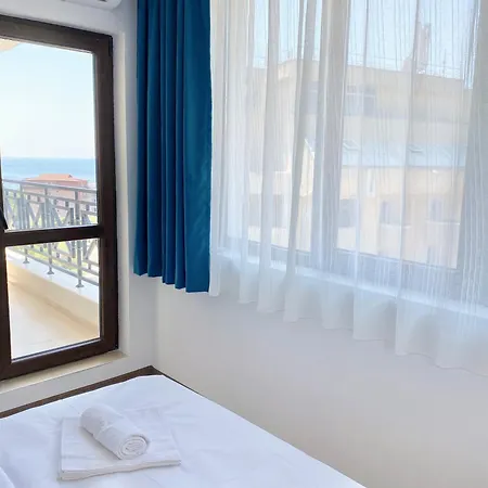 Апартаменты Central Seaview For 4 Guests Свети-Влас