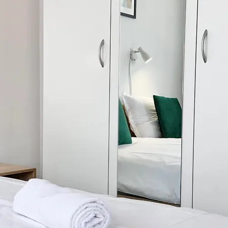 Апартаменты Central Seaview For 4 Guests *