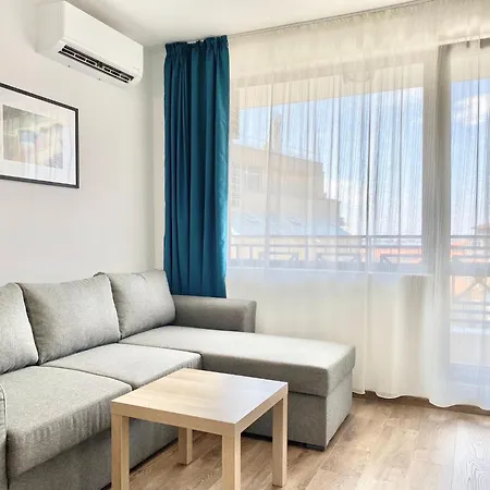 Central Seaview For 4 Guests Апартаменты