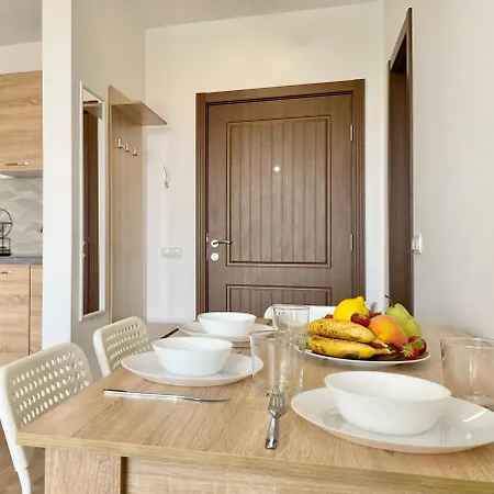 Central Seaview For 4 Guests Апартаменты *